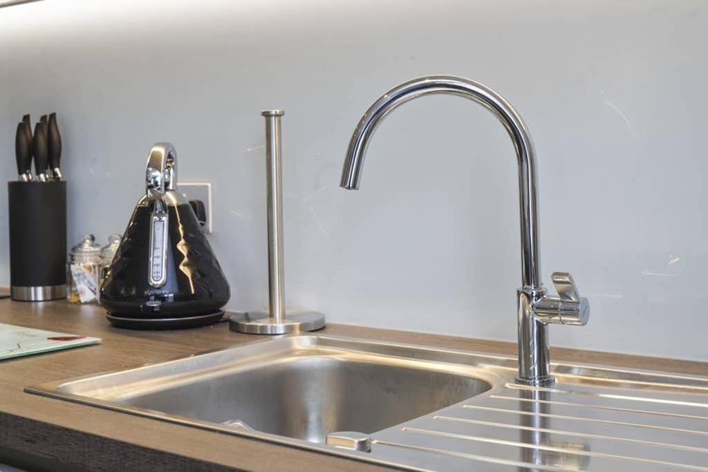Flat 3 Bridge House Apartment Staines-upon-Thames Bagian luar foto